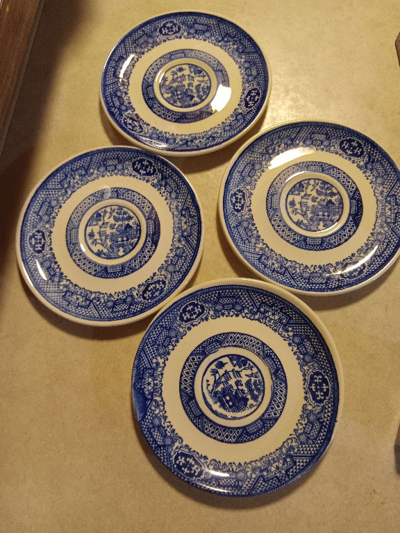 Blue Willow pattern porcelain saucers