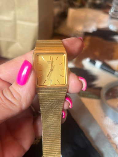 Gold-tone quartz watch by Seiko