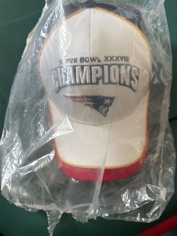 Textile baseball cap titled 'Super Bowl XXXVIII Champions' by Reebok for the New England Patriots