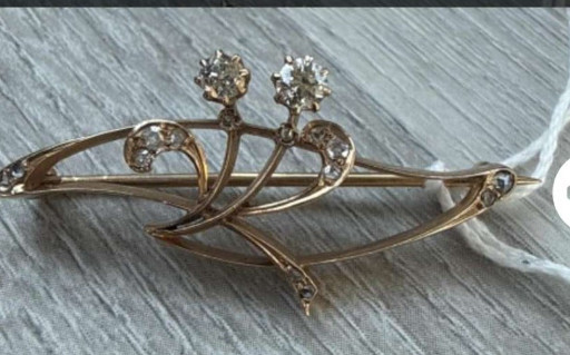 14k gold brooch with natural diamonds in Art Nouveau floral design