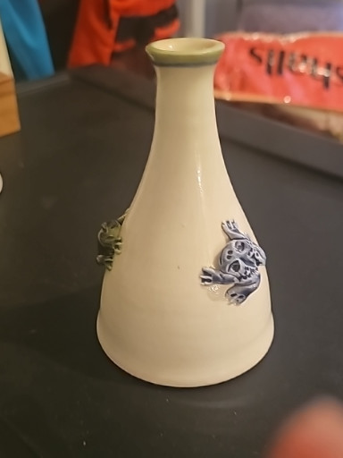 Celadon porcelain vase with blue frog decoration