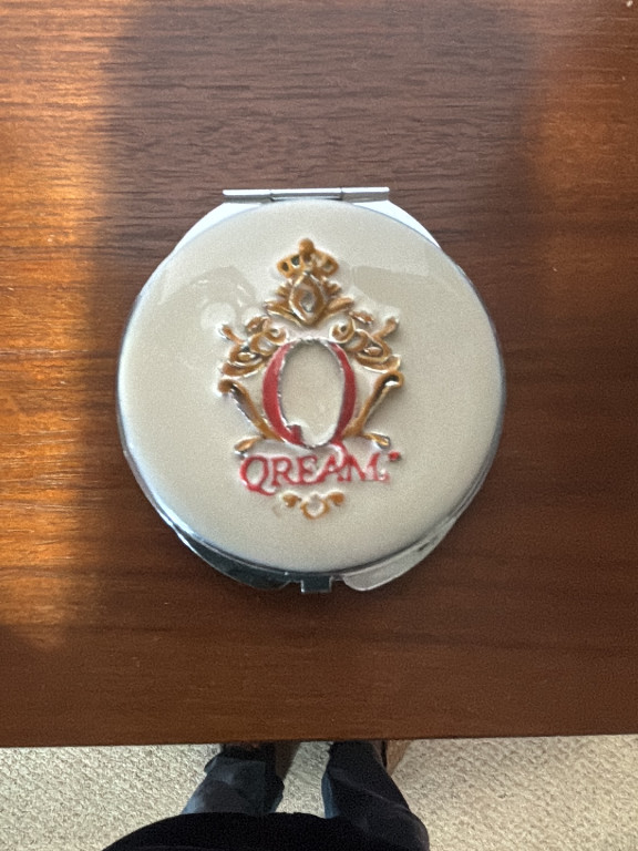 Enamel compact mirror with 'Dream' motif