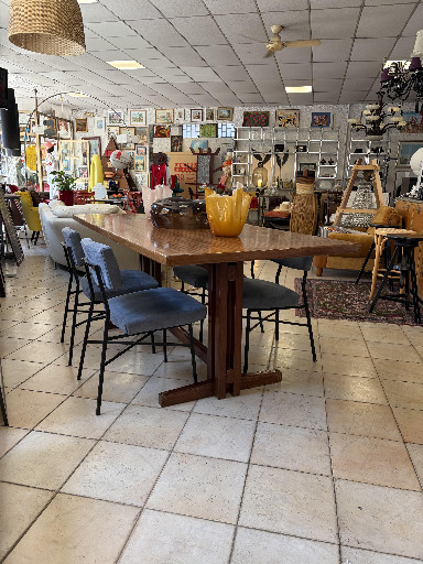 Tavolo da pranzo in legno massello di metà del XX secolo, attribuito a Gigi Radice
