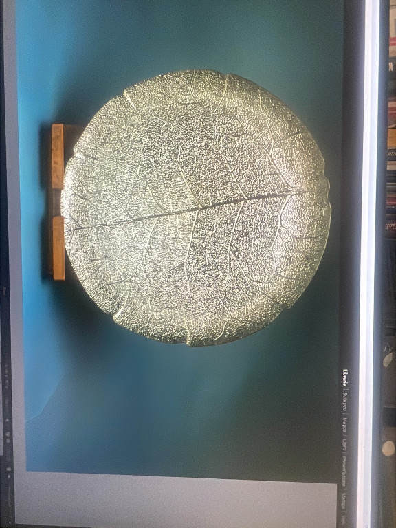 Piatto decorativo in vetro stampato con motivo a foglia di Arcoroc Francia