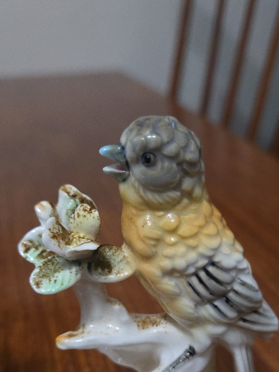 Porcelain bird figurine 'Oriole' by Lenwile Ardalt