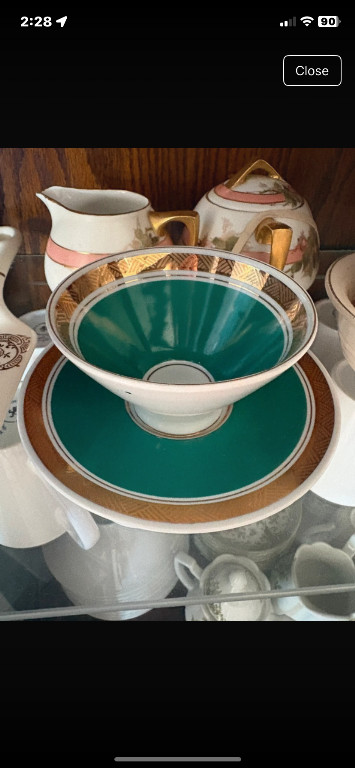 Porcelain tea cup and saucer set with emerald green glaze and gold trim, made in East Germany (DDR)