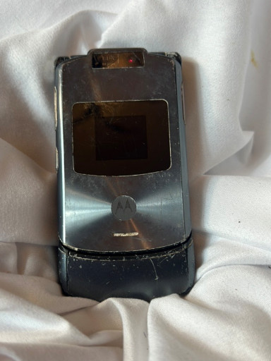 Motorola RAZR V3 flip mobile phone