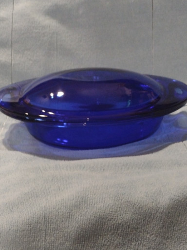 Cobalt blue glass casserole dish with lid by Anchor Hocking