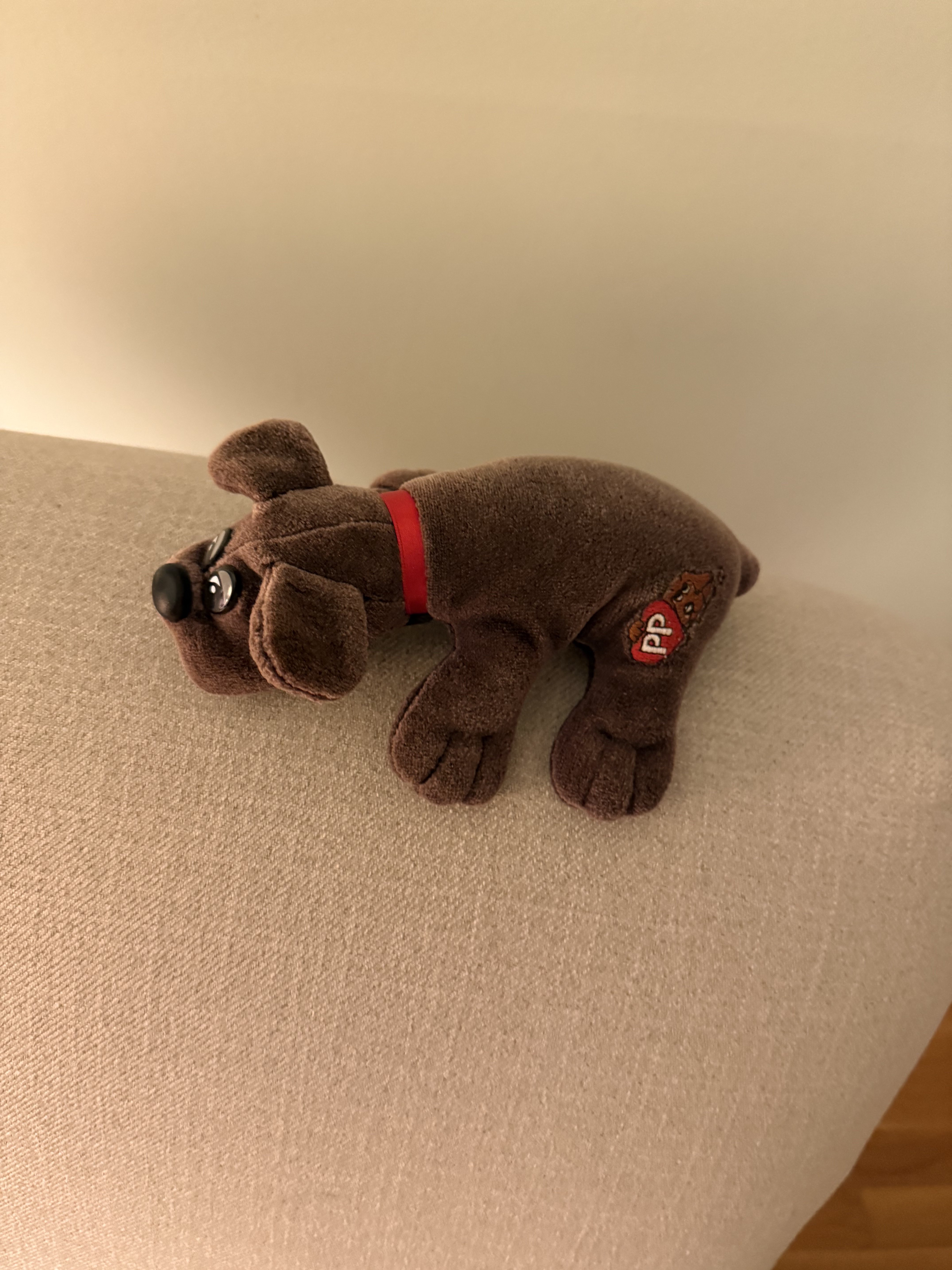 Plush toy 'Pound Puppies Rumple Skins' by Tonka