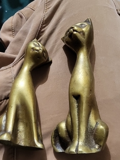 Pair of vintage brass cat figurines in seated pose