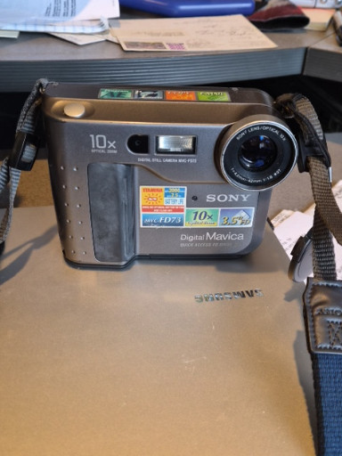 Sony Mavica MVC-FD73 digital camera
