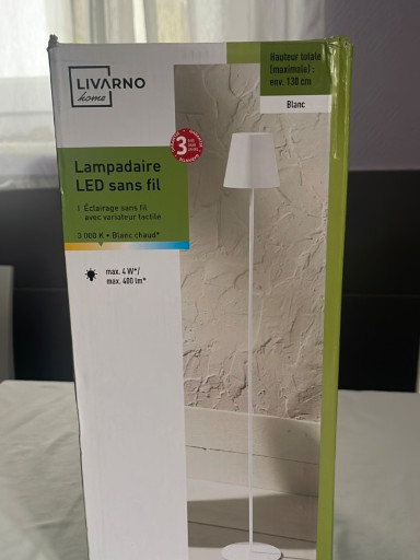 Lampadaire LED sans fil 'LIVARNO' de marque Livarno