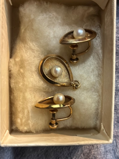 Gold-tone metal screw-back earrings with faux pearls
