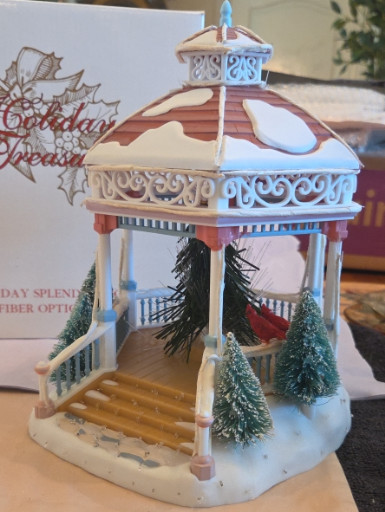 Avon 'Holiday Splendor' Lighted Fiber Optic Gazebo, 2002 collectible Christmas village piece (missing electrical plug)