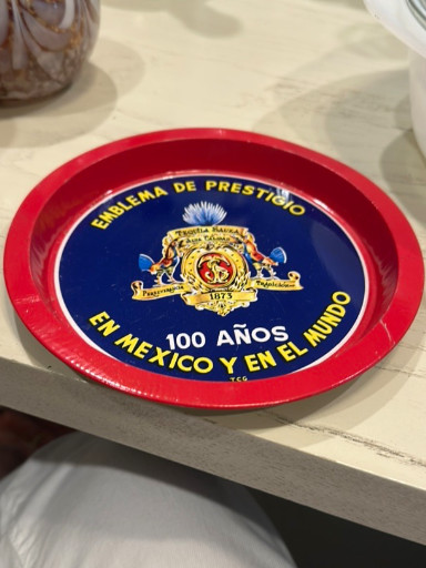 Metal commemorative tray for 'Emblema de Prestigio' celebrating 100 years in Mexico