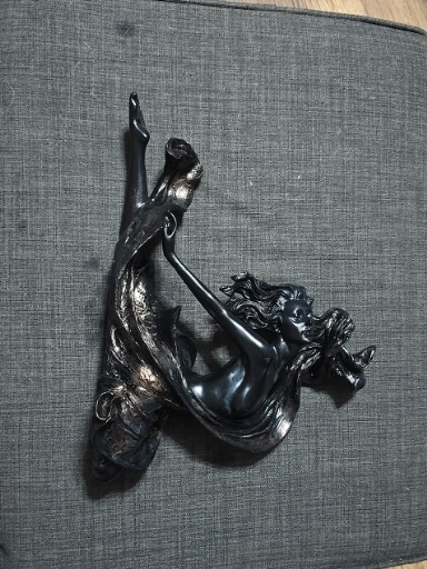Bronze-finished metal wall plaque depicting Art Nouveau style nude female figure