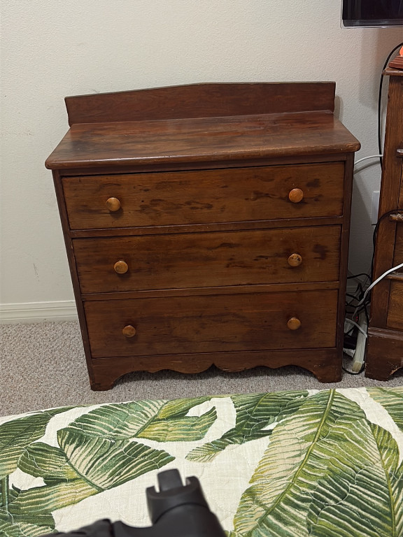 Pine chest of drawers with gallery back, Early American style