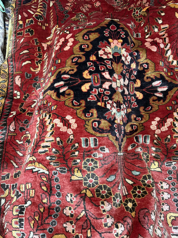 Persian wool rug with floral medallion design 6x8