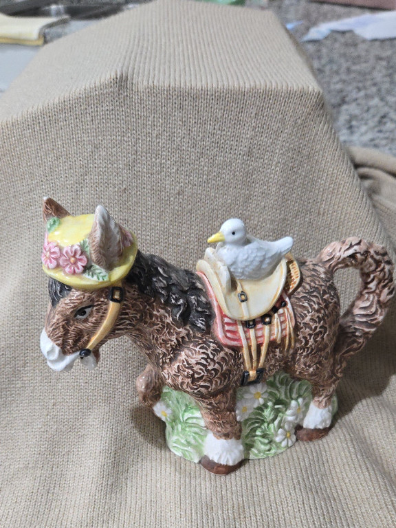 Ceramic novelty teapot in the shape of a donkey with a bird by Leonardo Collection