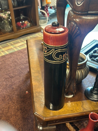 Japanese lacquerware cylindrical vase with red lid and gold decoration