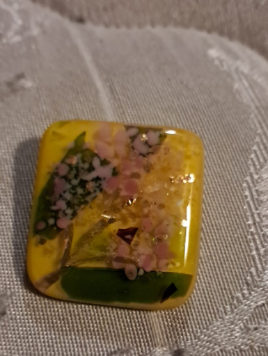 Lucite resin brooch with embedded dried flowers and gold flakes
