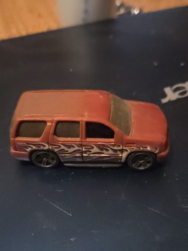 Die-cast metal toy car '07 Cadillac Escalade by Hot Wheels