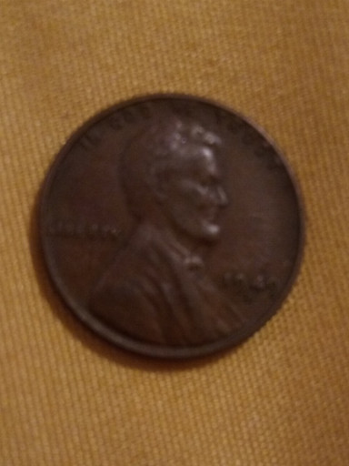 Bronze Lincoln Wheat Penny with possible mint error