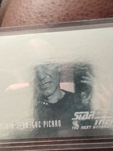 1994 SkyBox Star Trek: The Next Generation Season 1 hologram trading card 'Captain Jean-Luc Picard' #HG1