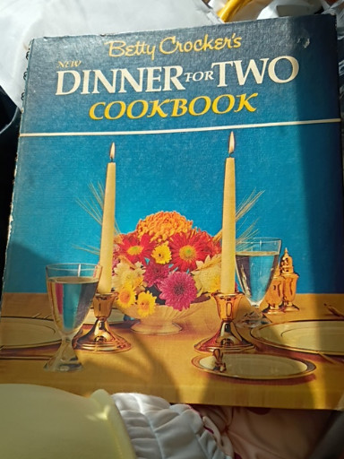 Vintage cookbook 'Betty Crocker's New Dinner for Two Cookbook' published by Golden Press