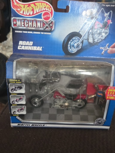 Hot Wheels Mechanix 'Road Cannibal' buildable motorcycle set