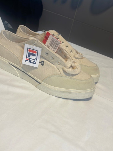 Baskets Fila Sandblast C en toile beige crème