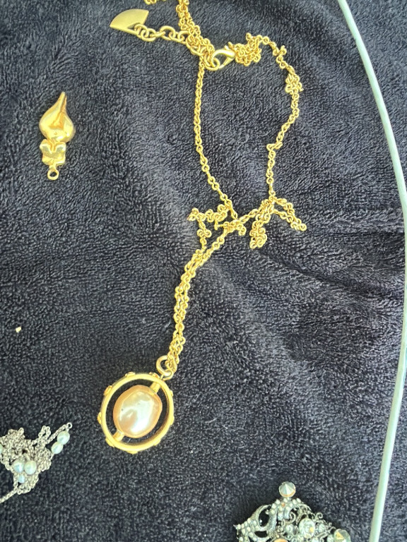 Gold-tone metal necklace with circular pearl pendant