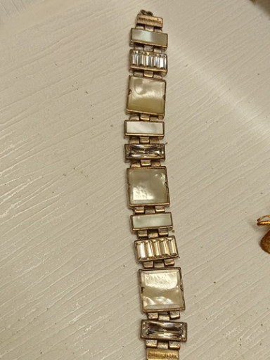 سوار من النحاس الأصفر وصدف اللؤلؤ على طراز آرت ديكو