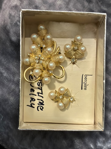 Vintage gold-tone faux pearl floral brooch and clip-on earring set
