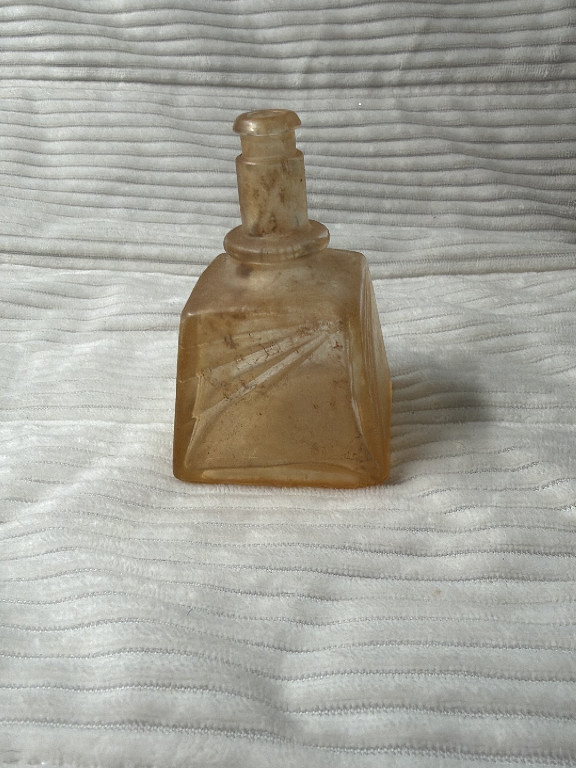 Pressed glass decanter with Art Deco geometric design