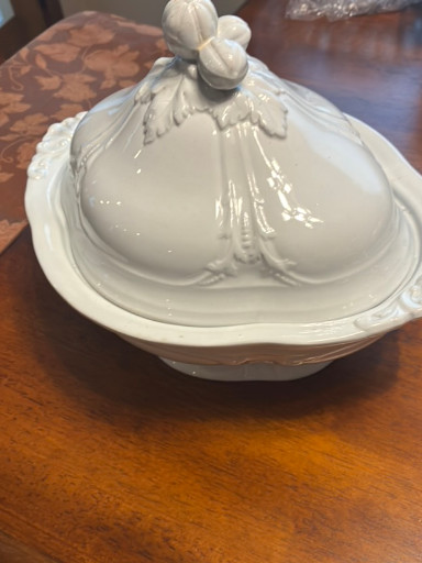 White ironstone tureen with fruit-form finial by J.F. (John Frederick) Wileman