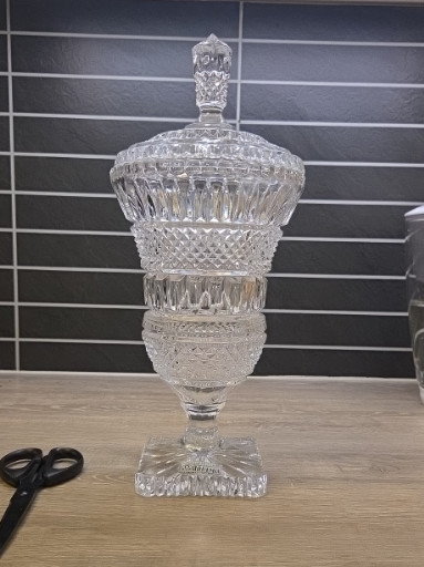 Cut crystal covered compote or sweetmeat jar with diamond point pattern and faceted finial