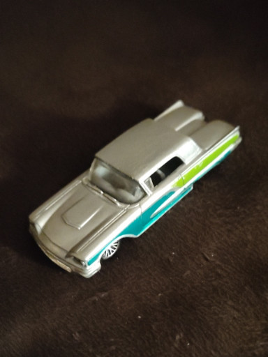 Die-cast metal Hot Wheels '58 Ford Thunderbird toy car in silver with green and blue side graphics