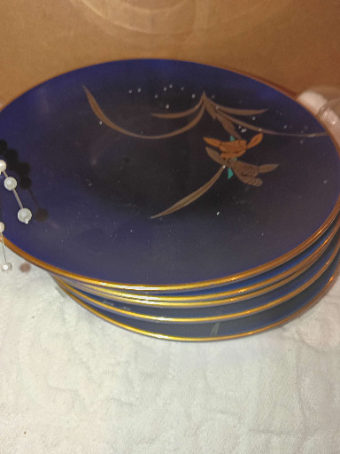 Porcelain plate with cobalt blue glaze and gold decoration by Fukagawa/Koransha