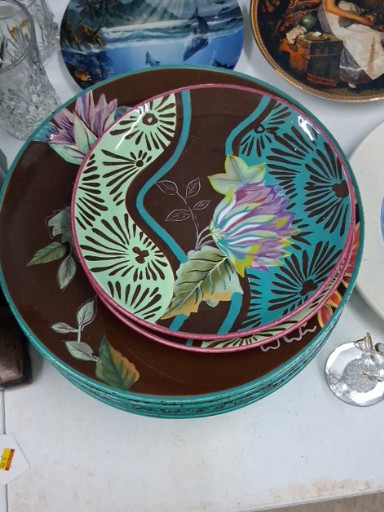 Hand-painted ceramic salad/dessert plate from the 'Vivre' collection by Tracy Porter