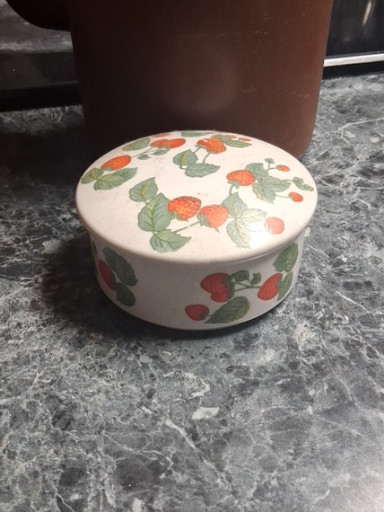 Ceramic trinket box with hand-painted strawberry decoration