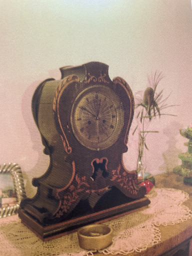 Orologio da camino in stile Boulle con intarsio in tartaruga e ottone