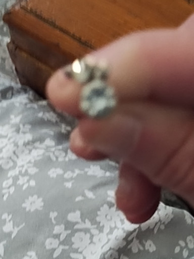 14K white gold diamond stud earring with floral design