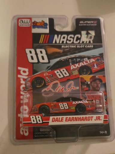 Auto World NASCAR electric slot car #88 Dale Earnhardt Jr. 2017 Chevrolet SS Axalta livery