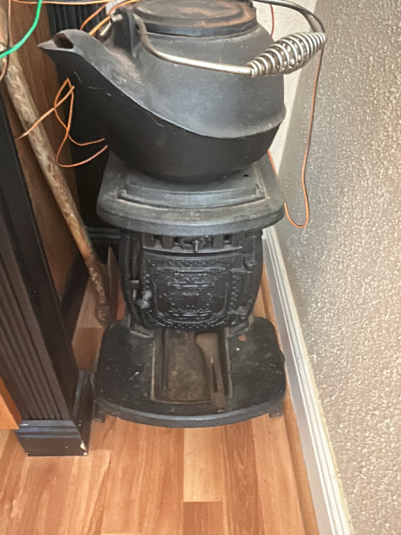 Cast iron pot belly stove