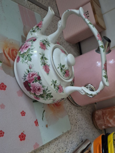 Ceramic teapot with floral rose pattern, model 6304 by Arthur Wood