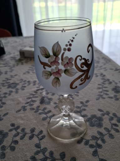 Handbemaltes böhmisches Kristallglas mit Blumenmotiv