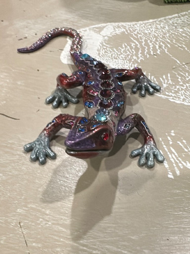 Enameled metal lizard trinket box with Austrian crystals