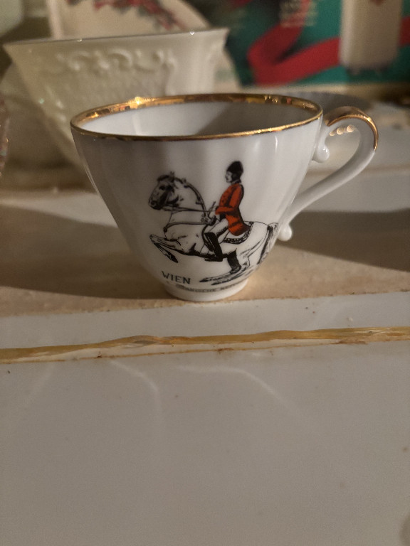 Porcelain teacup with equestrian hunting scene and gold rim, marked 'WIEN'