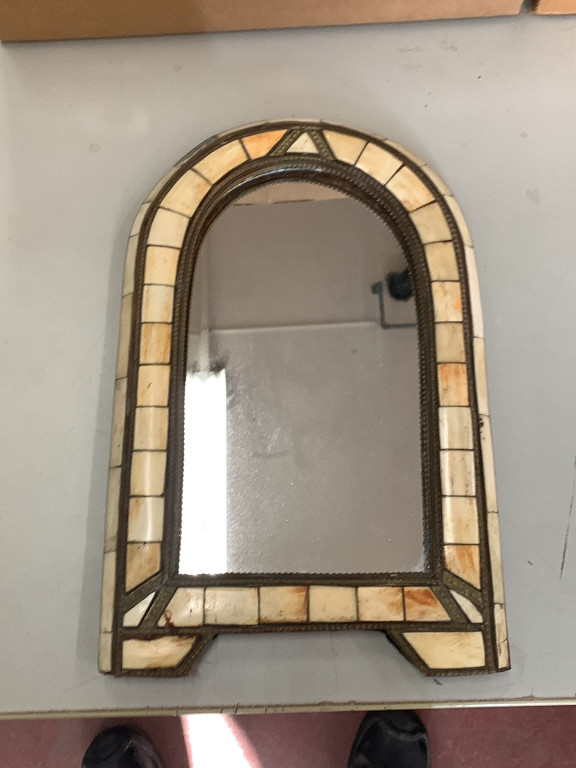 Miroir marocain avec incrustation d'os de chameau et laiton